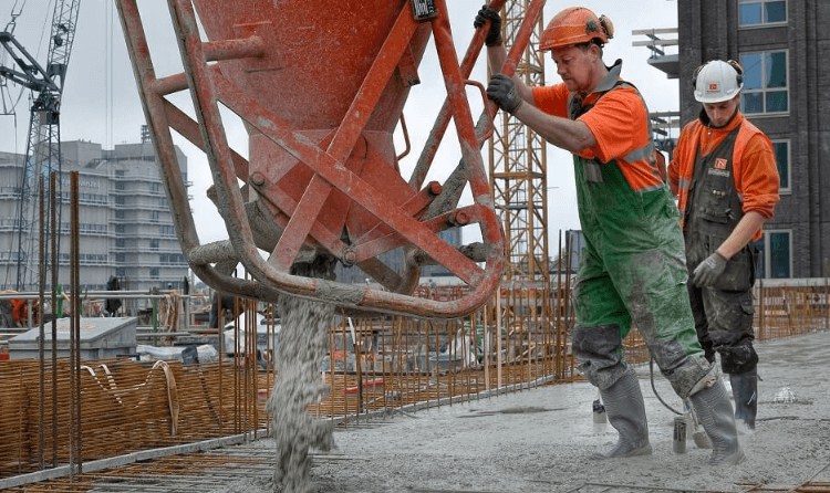 What Should I Look for in Construction Boots for Concrete Workers