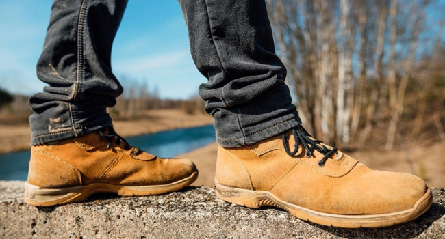10 Best Work Boots for Wide Feet Reviews (Updated 2023)